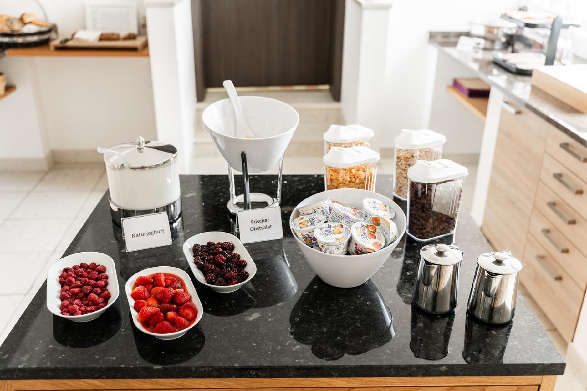 Hotel Vier Jahreszeiten An Der Therme & Kliniken Bad Krozingen Naehe Freiburg & Schwarzwald Ideal Fuer Wellness Kur & Business Ausfluege 24H Check In- Wlan & Parken Gratis Exterior foto