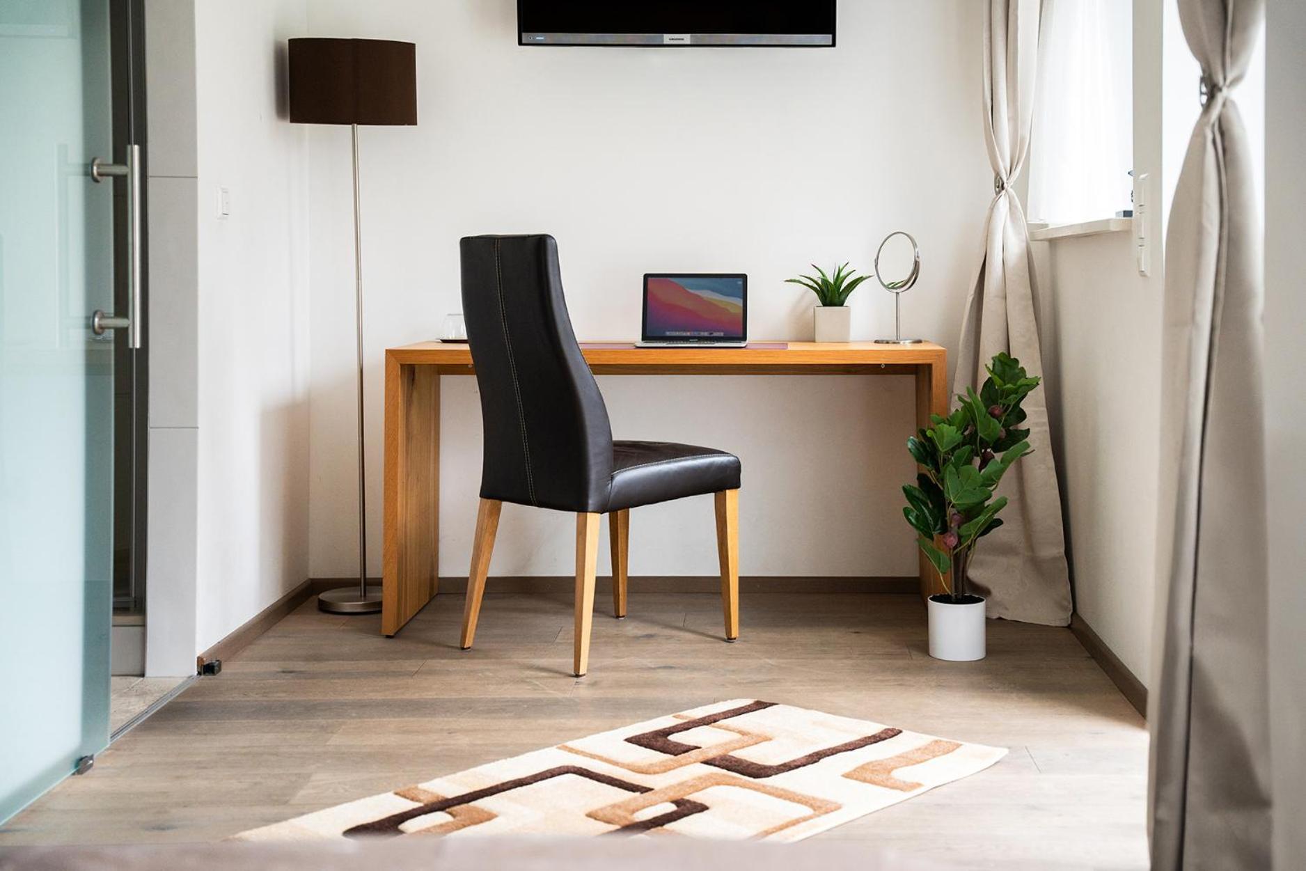 Hotel Vier Jahreszeiten An Der Therme & Kliniken Bad Krozingen Naehe Freiburg & Schwarzwald Ideal Fuer Wellness Kur & Business Ausfluege 24H Check In- Wlan & Parken Gratis Exterior foto