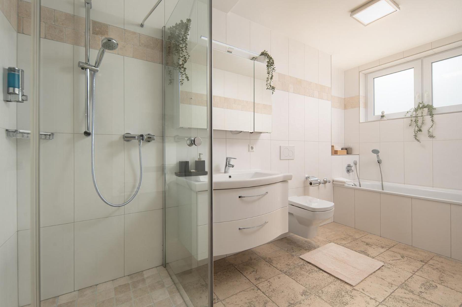 Hotel Vier Jahreszeiten An Der Therme & Kliniken Bad Krozingen Naehe Freiburg & Schwarzwald Ideal Fuer Wellness Kur & Business Ausfluege 24H Check In- Wlan & Parken Gratis Exterior foto