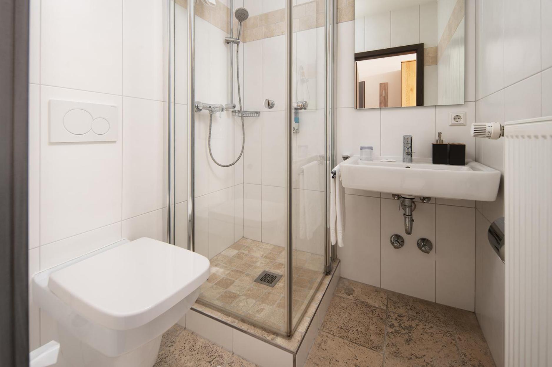 Hotel Vier Jahreszeiten An Der Therme & Kliniken Bad Krozingen Naehe Freiburg & Schwarzwald Ideal Fuer Wellness Kur & Business Ausfluege 24H Check In- Wlan & Parken Gratis Exterior foto